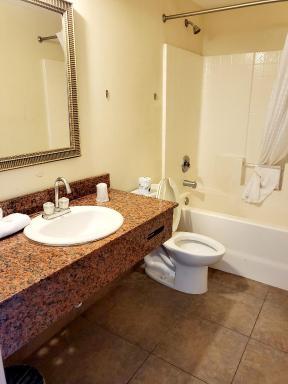 Metro Inn & Suites - Housity
