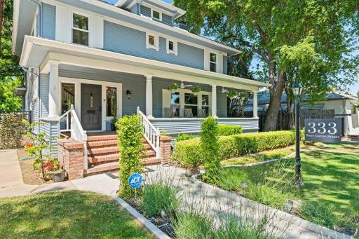 Grape Escape Inn & Suites - Housity