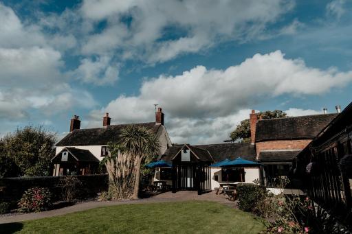 Oak Farm Hotel - Housity