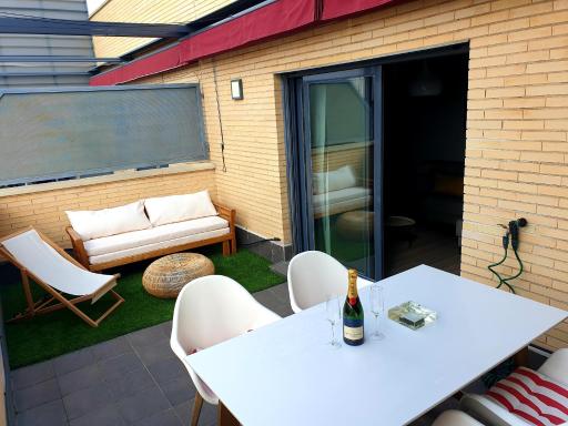 Precioso ático grande, 2 habitaciones, 2 baños y garaje - Housity