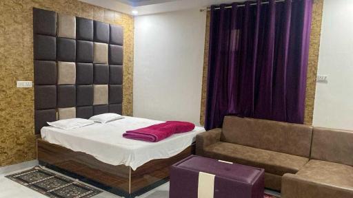 SPOT ON 81407 Raghav Ji Sarkar Banquet And Marriage Lawn - Housity