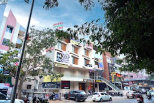 Hotel Lee Grand , Anand - Housity