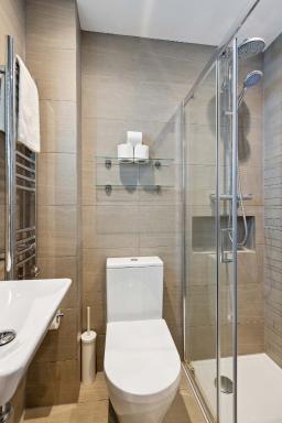 Golden Square - Housity