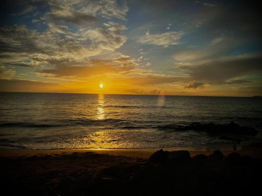 1 Corcega Beachfront Suites - Housity