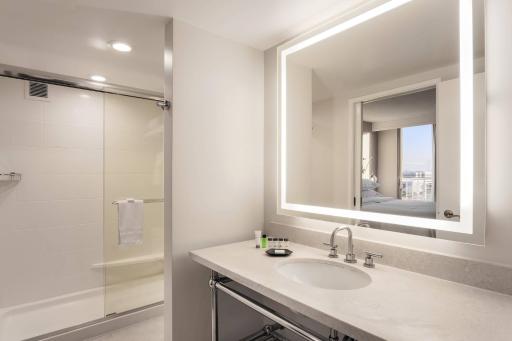 Sheraton Suites Market Center Dallas - Housity