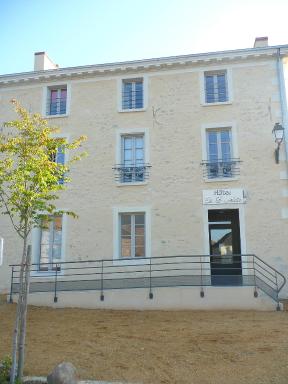 Hotel Le Saint Aubin - Housity