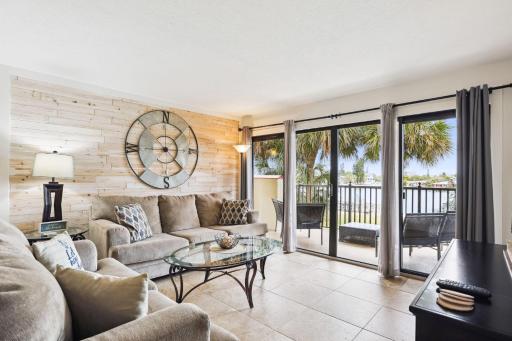 Land's End 1-208 Bay Front - Premier - Housity
