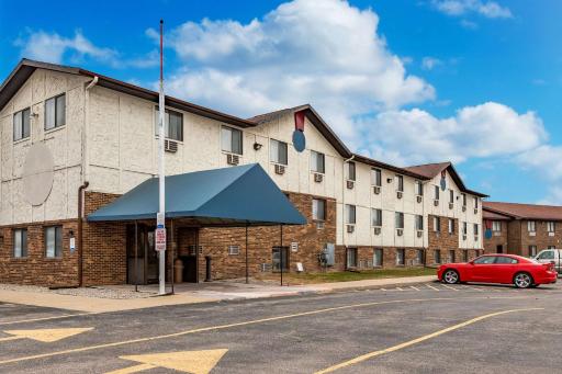 Econo Lodge Inn & Suites Auburn - Housity