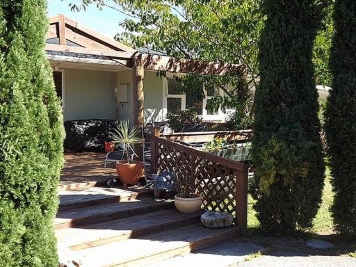 Sunrise Beach House - Rarangi Holiday House - Housity