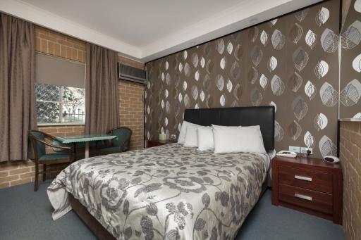 Grand Manor Motor Inn - Housity