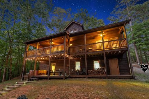 DeerWoodsLodge DOT com-Ellijay Coosawattee River-Sleeps 16-ARCADE-Hot Tub-Fire Pit-Winery's - Housity