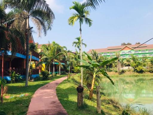 Saensukkho Hotel & Resort - Housity