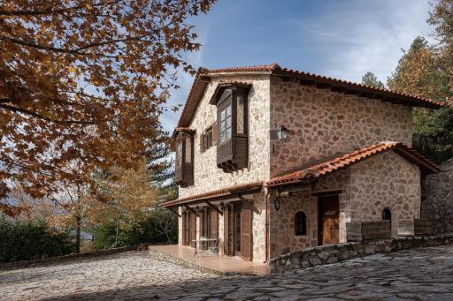 Parnassus Woodstone Chalet - Housity