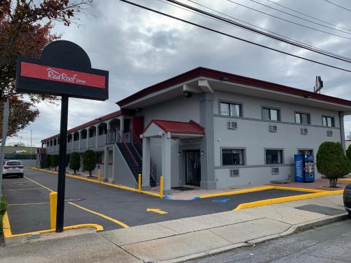 Red Roof Inn Copiague - Housity