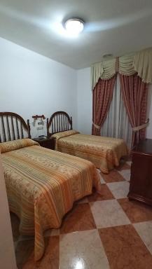 Hostal Algaidas - Housity