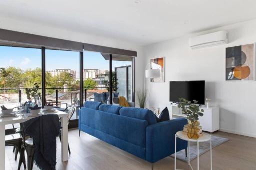 Caulfield Elegance: Chic Abode - Housity