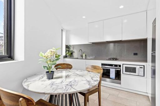 Studio for long term tenants in Strathfield CBD - Housity