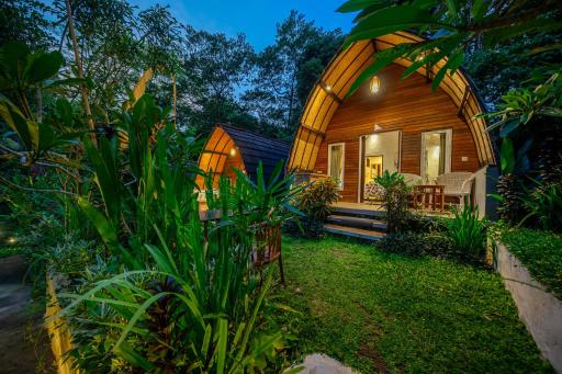 Riverside Retreat - Housity