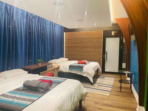 Superior 2 Queens Room Near Horseshoe Fall - Housity