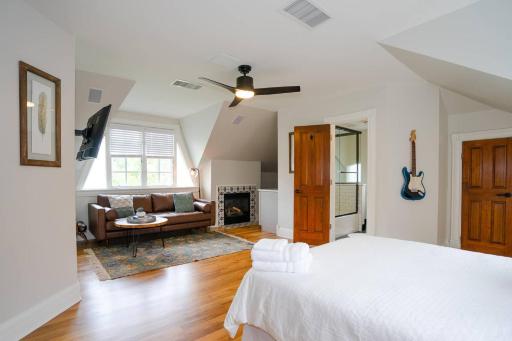 Captivating Cowgirl - Housity