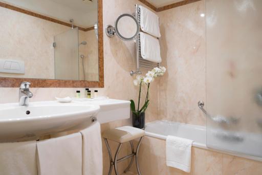 Hotel dei Borgognoni - Housity