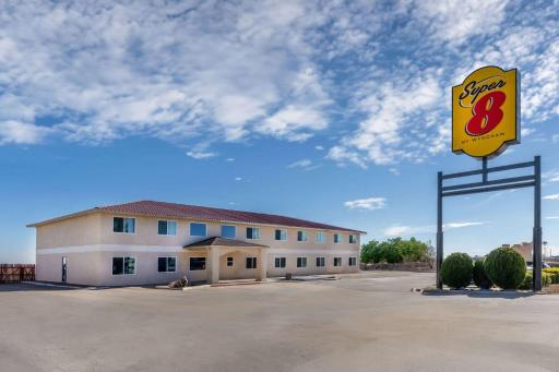 Super 8 by Wyndham Clayton - Housity