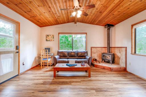Petite Chalet with deck near Loch Lomond! - Housity