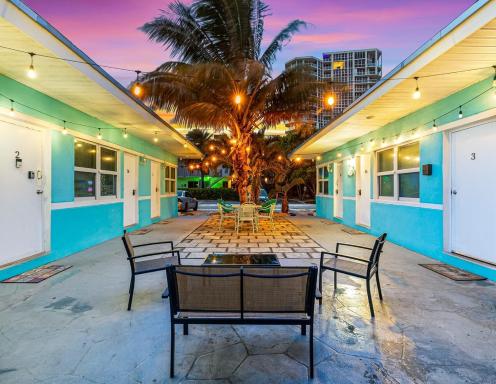 Beach Walk Hollywood Broadwalk Holiday Retreat - Housity