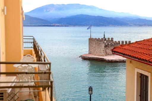Vip Lepanto Castle Suites - Housity
