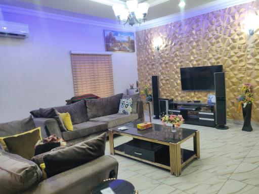 Eny's Place, 3 Bedroom Service Duplex Apartment - Housity