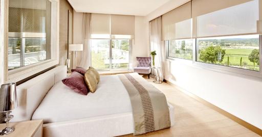 Two Rooms Hotel - Housity