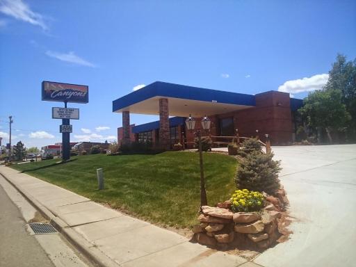 Inn at the Canyons - Housity