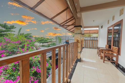 Transit Inn Senggigi - Housity