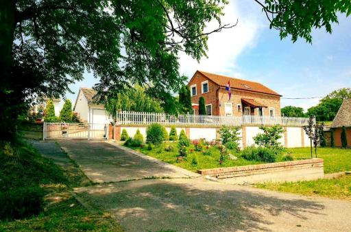 Old Village House - Housity