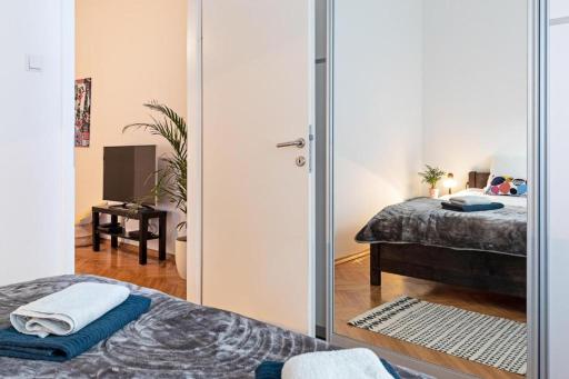 Lea and Maks's City Apartment URBAN STAY - Housity