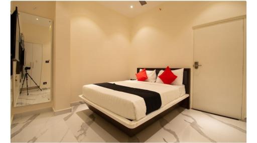 Hotel Golden way - Housity