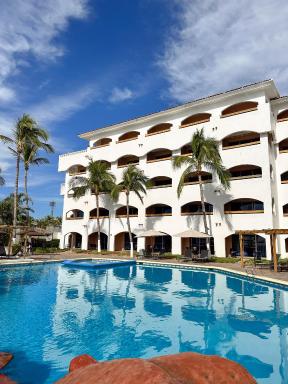 Hotel Quijote Inn - Housity
