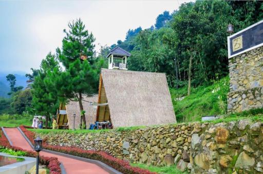 Glamping & Resto AishafHills - Housity