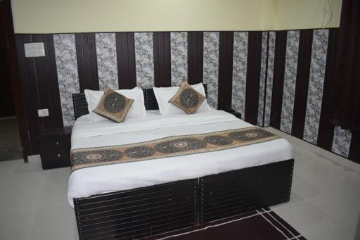 Anant Twins & Bed - Housity