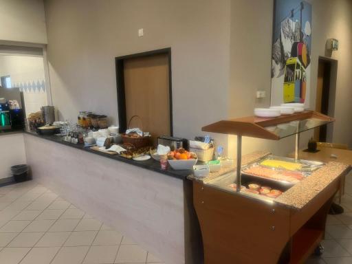 Twenty Seven City Hotel - Housity