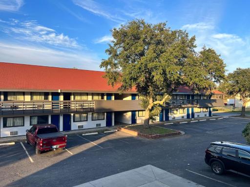 Studio 6 Suites Shreveport, LA Industrial Loop - Housity