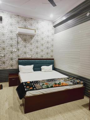 Shree Radhe Inn - Housity