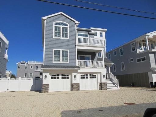 Beautiful New Construction 4 Bedroom 3,5 Bath Home In Holgate - Housity
