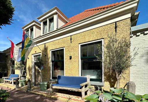Hotel Buren - Housity