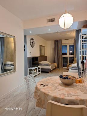 Adam Apartment - Housity