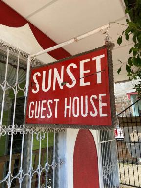 Sunset guest house - Housity