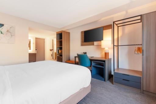 Comfort Inn & Suites Beaver Dam - Housity