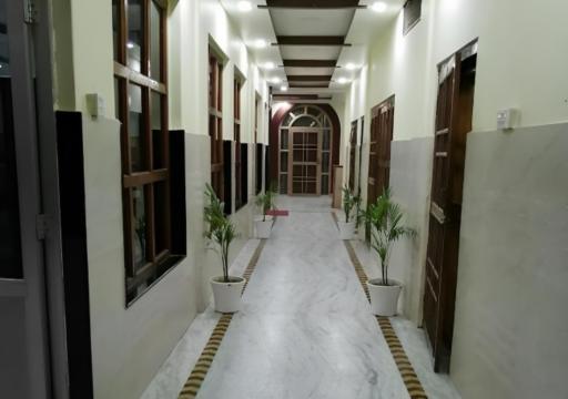 Hotel Pahuna Ghar - Housity