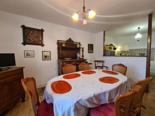 Appartement Confort au Cœur de Saint-Gaultier avec Cour Privative et Accès à Étang - FR-1-591-361 - Housity