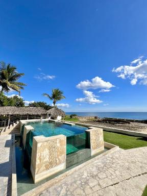 Tritón Hotel Boutique & Restaurant - Housity